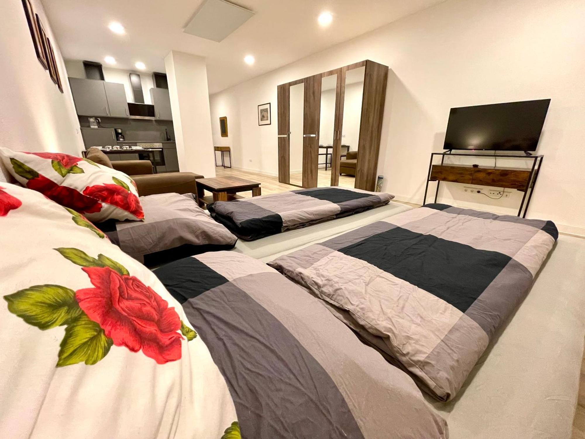 Neu Grosse Einzimmerwohnung Im Zentrum Goldstadt Pforzheim Schloessle Екстериор снимка
