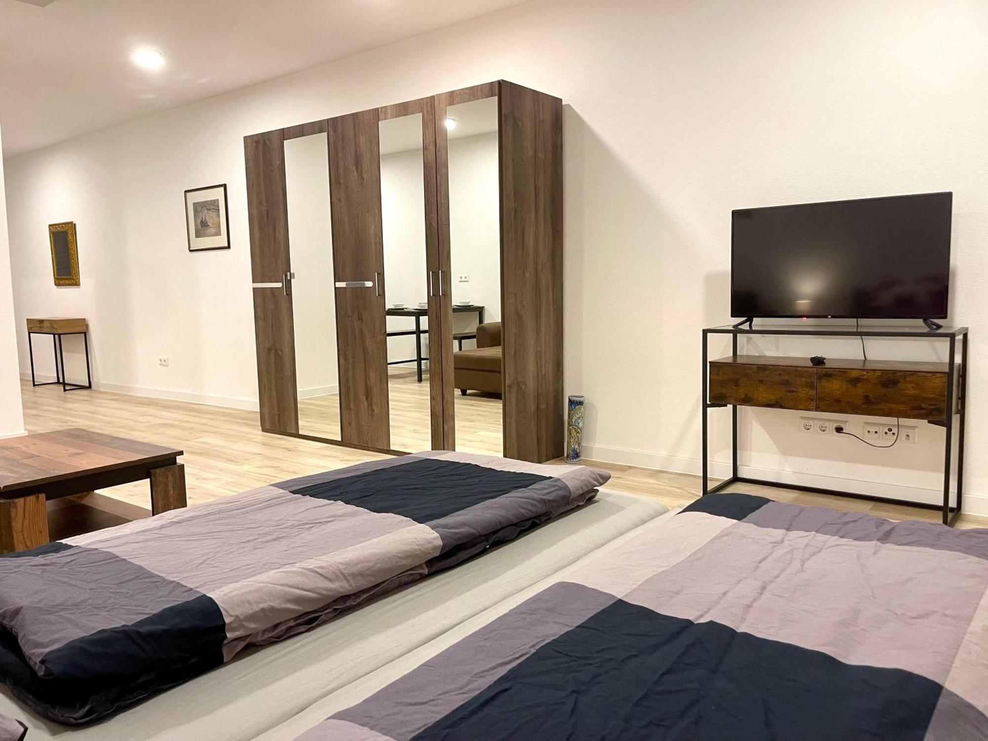 Neu Grosse Einzimmerwohnung Im Zentrum Goldstadt Pforzheim Schloessle Екстериор снимка