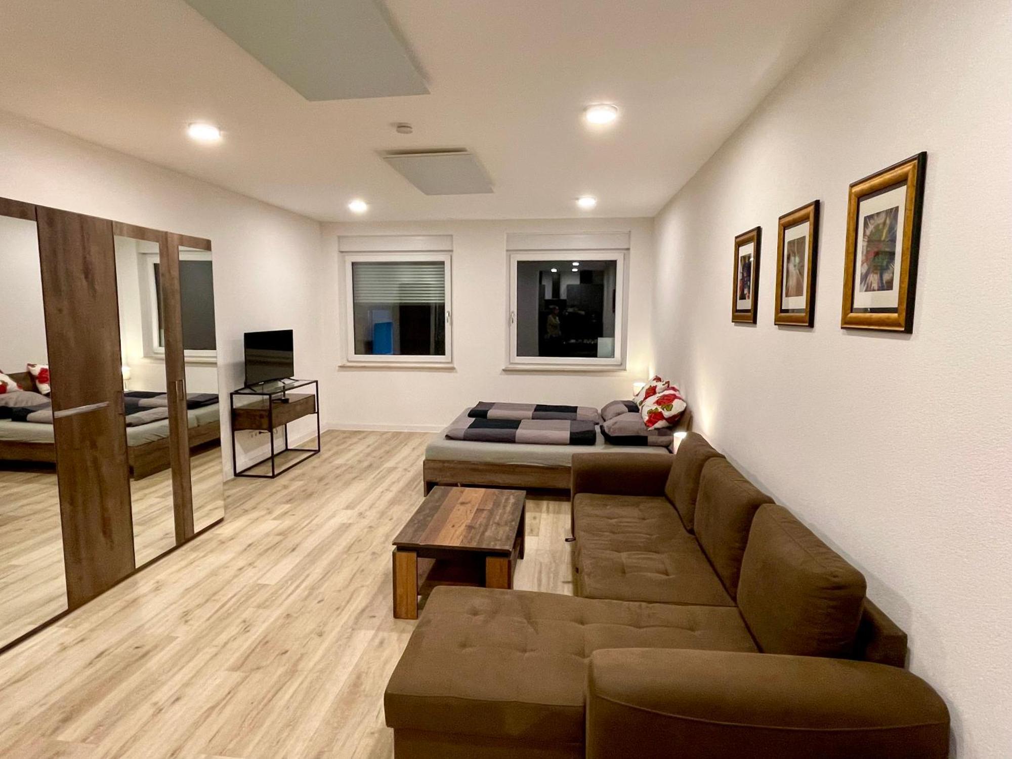 Neu Grosse Einzimmerwohnung Im Zentrum Goldstadt Pforzheim Schloessle Екстериор снимка
