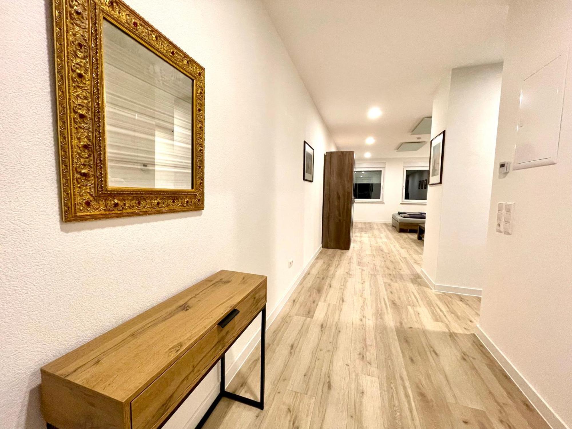 Neu Grosse Einzimmerwohnung Im Zentrum Goldstadt Pforzheim Schloessle Екстериор снимка