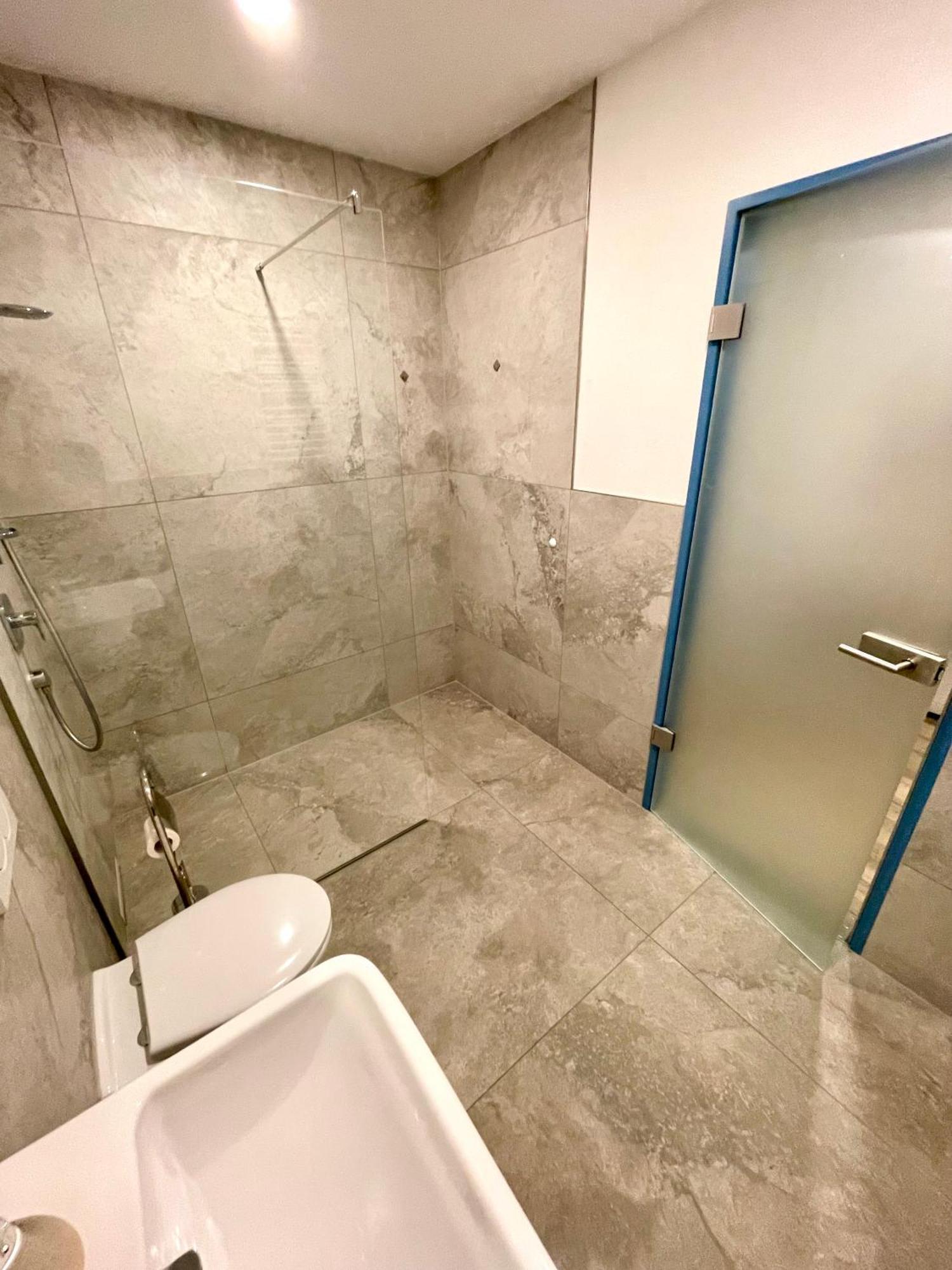 Neu Grosse Einzimmerwohnung Im Zentrum Goldstadt Pforzheim Schloessle Екстериор снимка